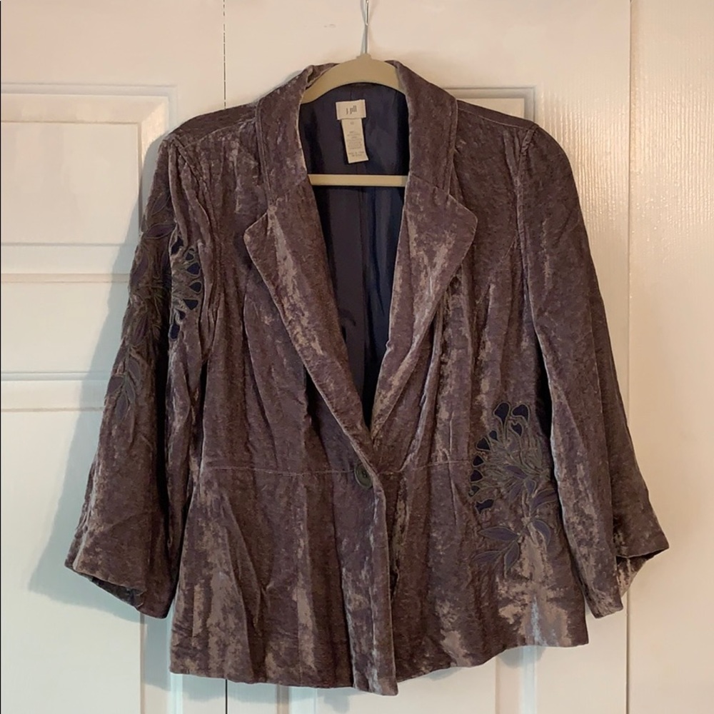 Super adorable embroidered jacket